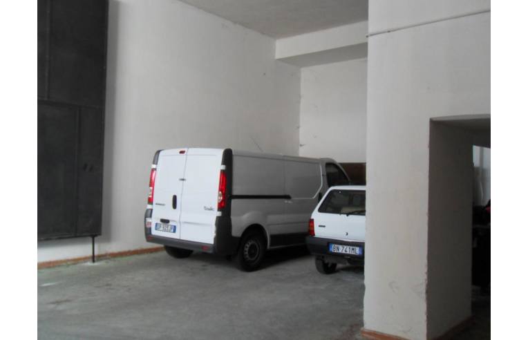locale commerciale in vendita a Palermo in zona San Lorenzo
