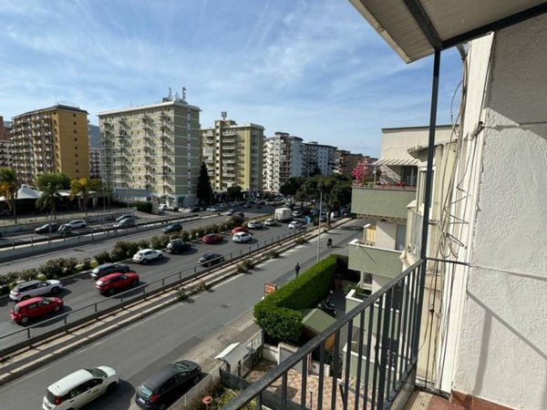 appartamento in vendita a Palermo in zona Malaspina/Palagonia