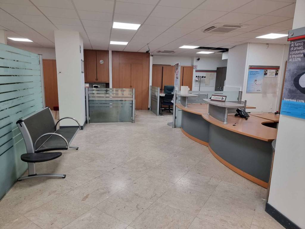 negozio in vendita a Palermo in zona Politeama