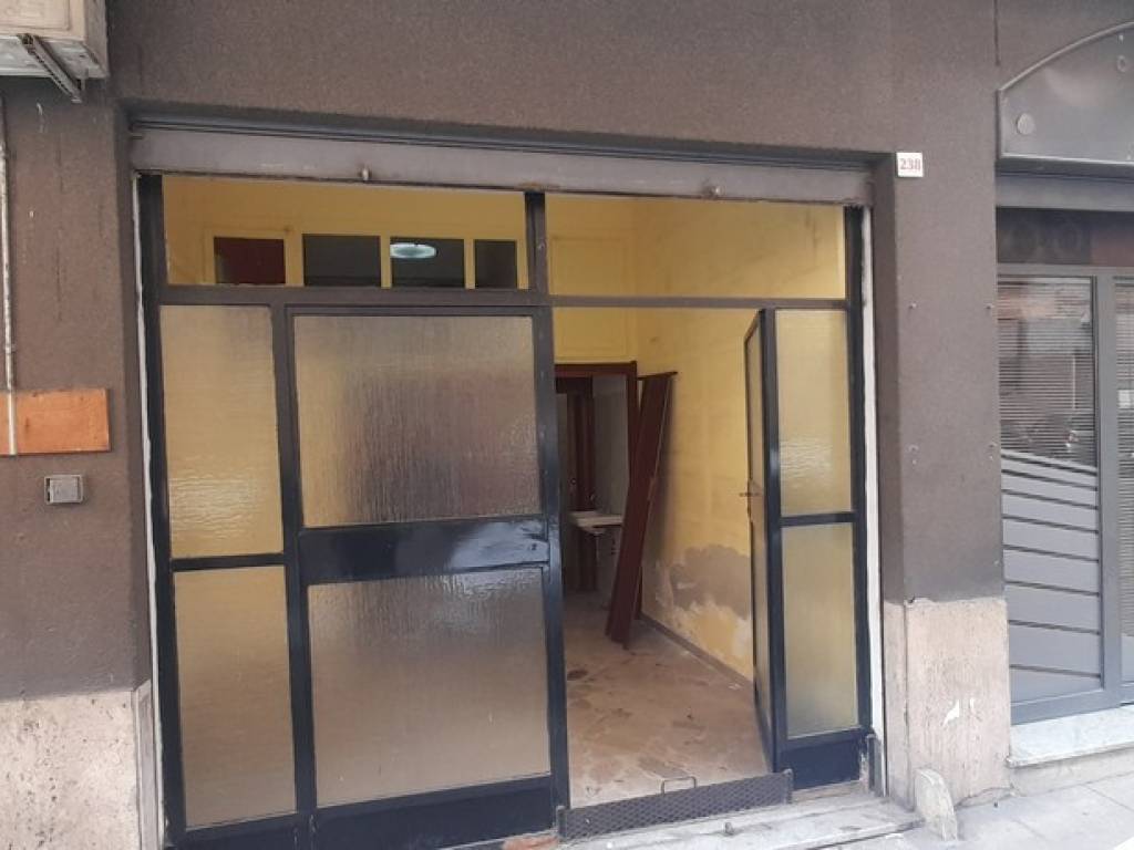 locale commerciale in vendita a Palermo in zona Zisa