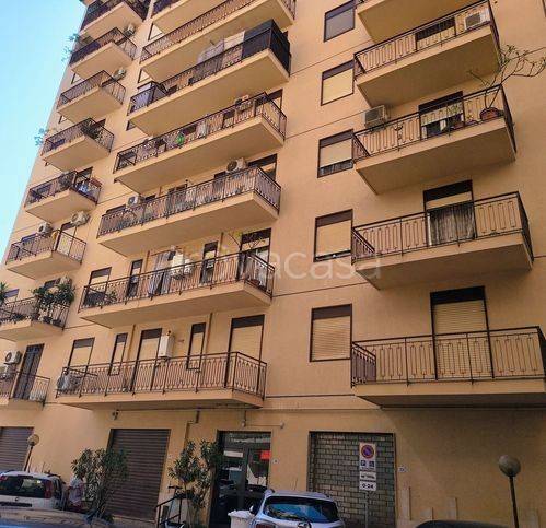 appartamento in vendita a Palermo in zona Malaspina/Palagonia
