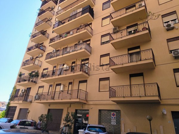 appartamento in vendita a Palermo in zona Malaspina/Palagonia