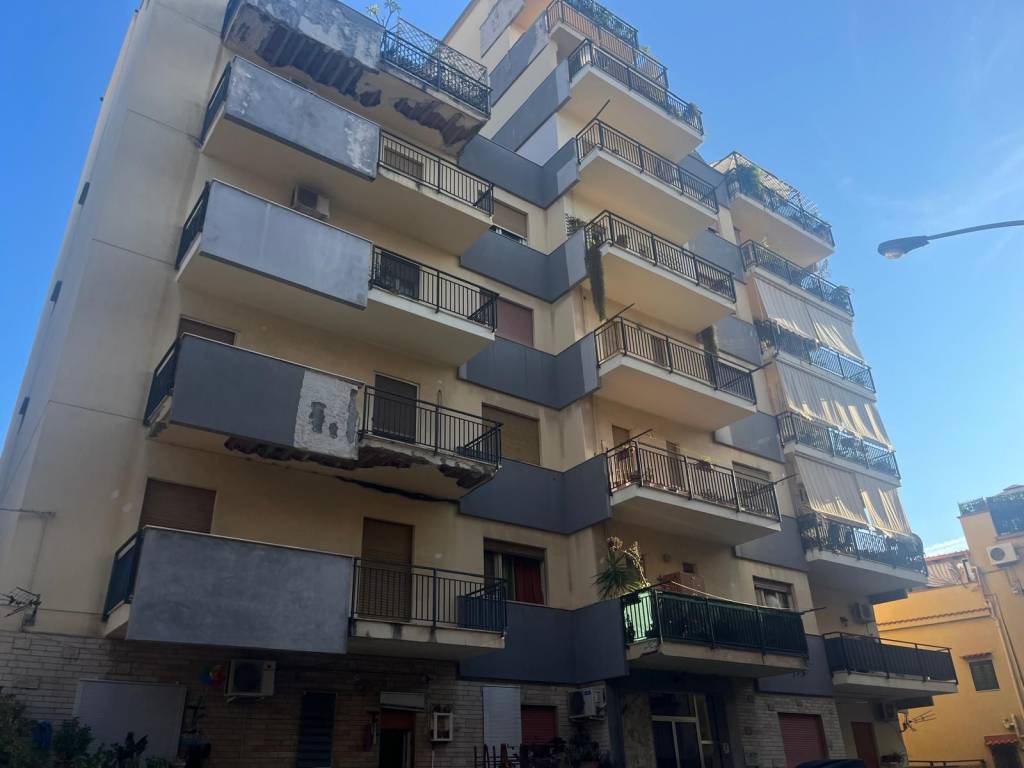 appartamento in vendita a Palermo in zona Zisa