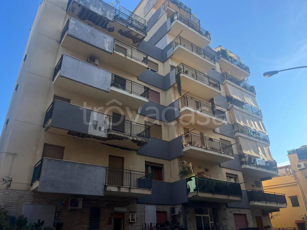 appartamento in vendita a Palermo in zona Zisa