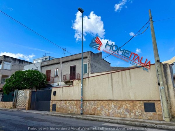 appartamento in vendita a Palermo in zona Partanna
