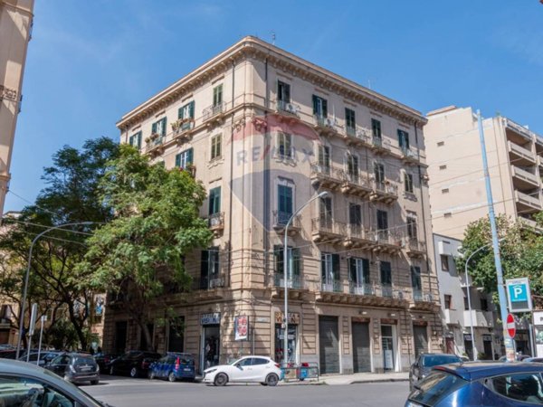 negozio in vendita a Palermo in zona Calatafimi / Cuba