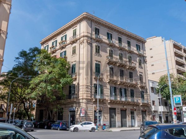 negozio in vendita a Palermo in zona Calatafimi / Cuba
