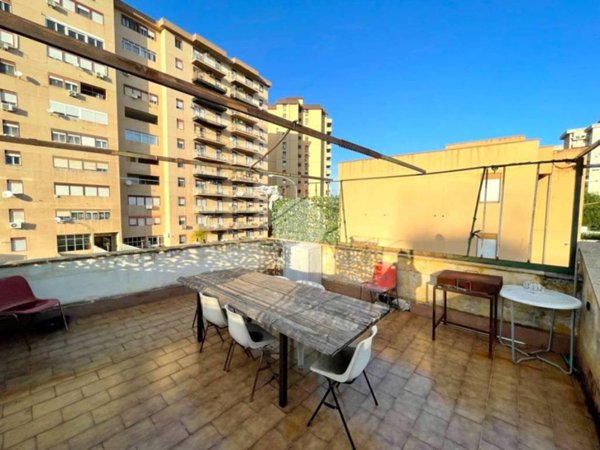 intera palazzina in vendita a Palermo in zona Zisa