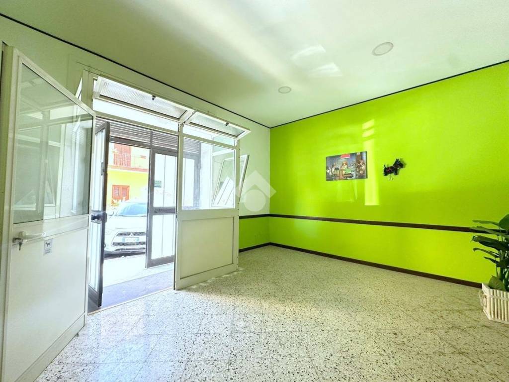 negozio in vendita a Palermo in zona Noce
