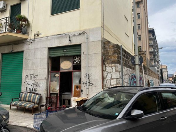 locale commerciale in vendita a Palermo in zona Calatafimi / Cuba