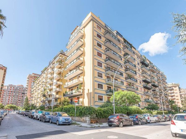 appartamento in vendita a Palermo in zona Politeama