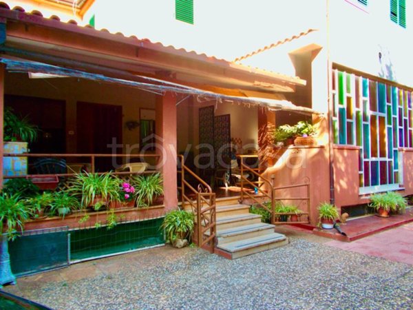 casa indipendente in vendita a Palermo in zona Partanna