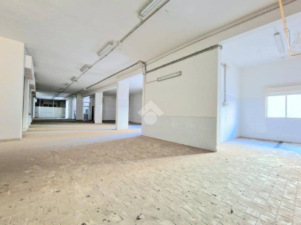 negozio in vendita a Palermo in zona Croceverde