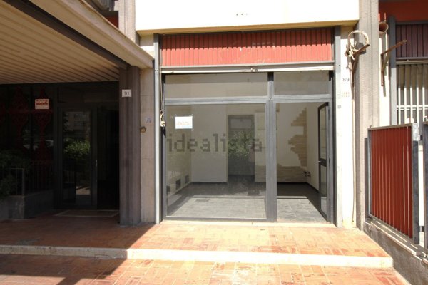 locale commerciale in vendita a Palermo in zona San Lorenzo