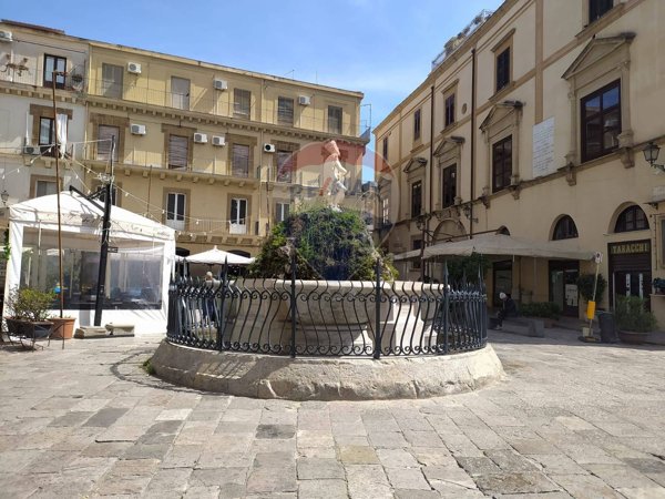locale commerciale in vendita a Palermo in zona Centro storico
