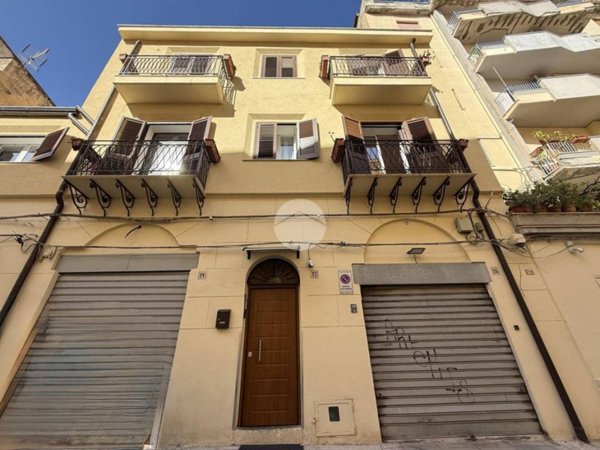 intera palazzina in vendita a Palermo in zona Zisa