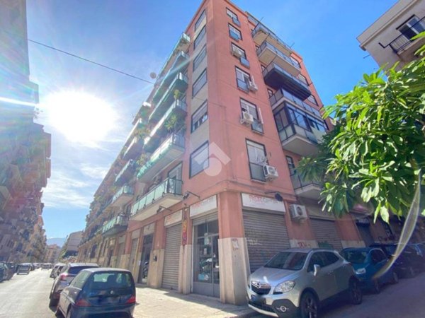 appartamento in vendita a Palermo in zona Zisa