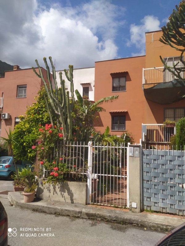 casa indipendente in vendita a Palermo in zona Borgo Nuovo