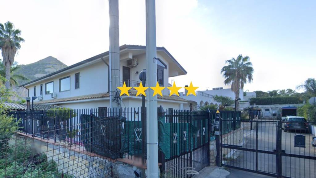 casa indipendente in vendita a Palermo in zona Mondello