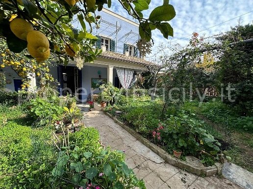 casa indipendente in vendita a Palermo in zona Tommaso Natale