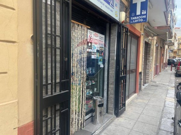 negozio in vendita a Palermo in zona Malaspina/Palagonia