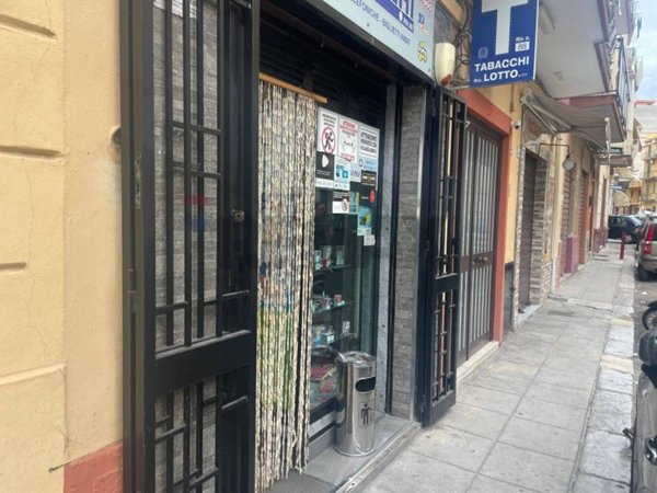 negozio in vendita a Palermo in zona Malaspina/Palagonia