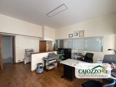 locale commerciale in vendita a Palermo in zona Arenella/Vergine Maria