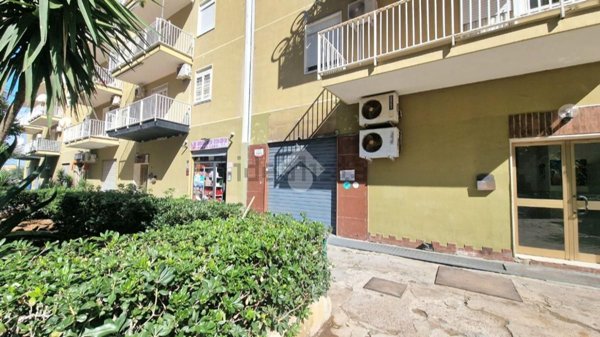 locale commerciale in vendita a Palermo in zona Brancaccio