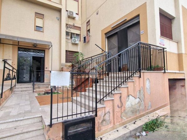 locale commerciale in vendita a Palermo in zona Zisa