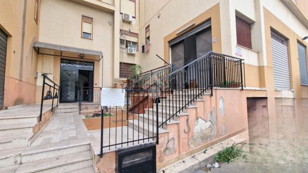 locale di sgombero in vendita a Palermo in zona Calatafimi / Cuba