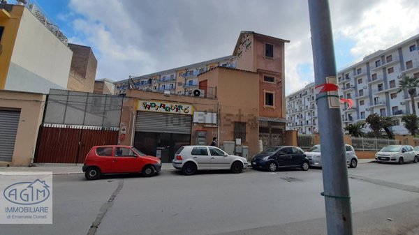 locale commerciale in vendita a Palermo in zona San Lorenzo