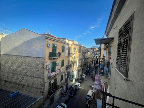 appartamento in vendita a Palermo in zona Malaspina/Palagonia