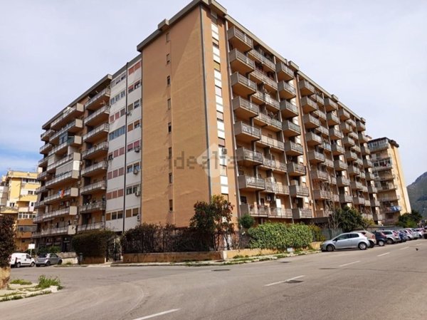 appartamento in vendita a Palermo in zona Montegrappa / Santa Rosalia
