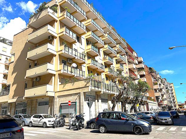 appartamento in vendita a Palermo in zona Politeama