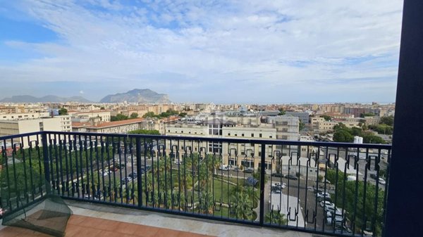 appartamento in vendita a Palermo in zona Montegrappa / Santa Rosalia