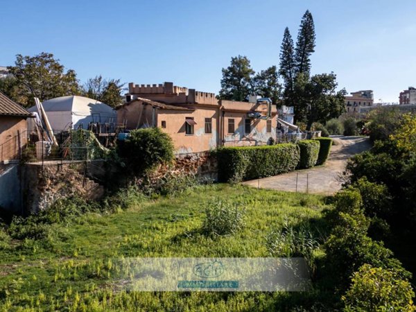 negozio in vendita a Palermo in zona Montepellegrino