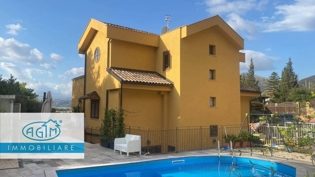 casa indipendente in vendita a Palermo in zona Mondello