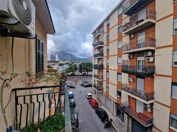 appartamento in vendita a Palermo in zona Zisa