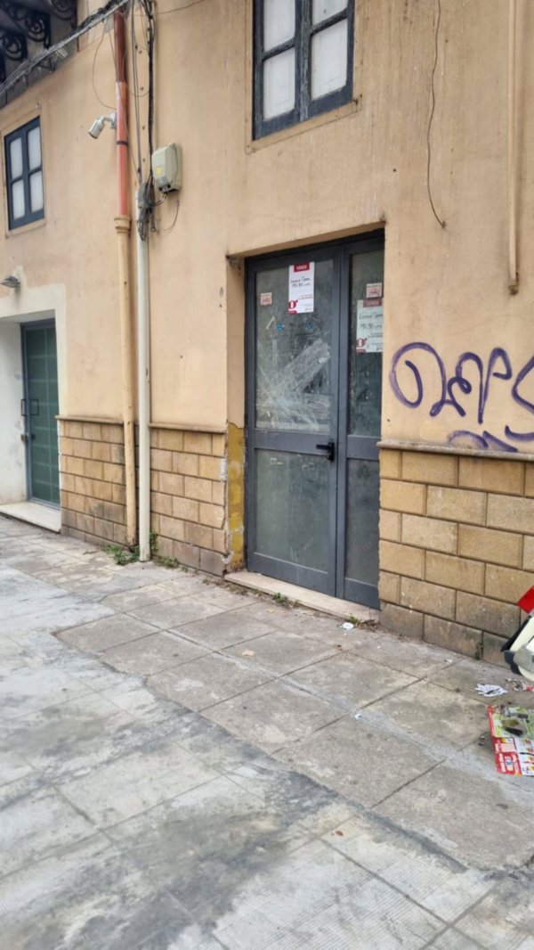 negozio in vendita a Palermo in zona Calatafimi / Cuba