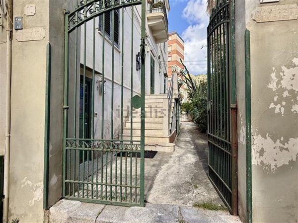 appartamento in vendita a Palermo in zona Arenella/Vergine Maria