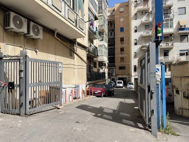 ufficio in vendita a Palermo in zona Politeama