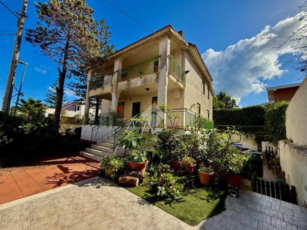 casa indipendente in vendita a Palermo in zona Mondello