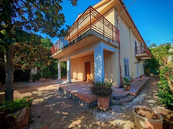 casa indipendente in vendita a Palermo in zona Mondello