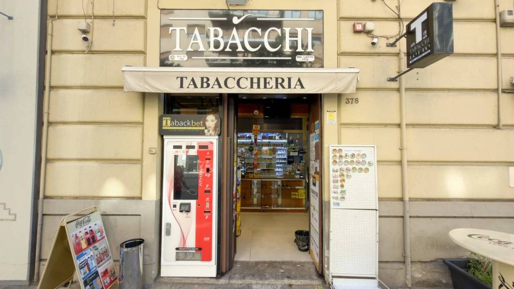 negozio in vendita a Palermo in zona Politeama