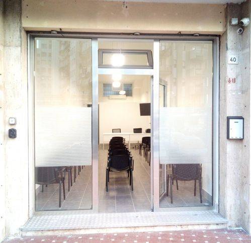 negozio in vendita a Palermo in zona Malaspina/Palagonia