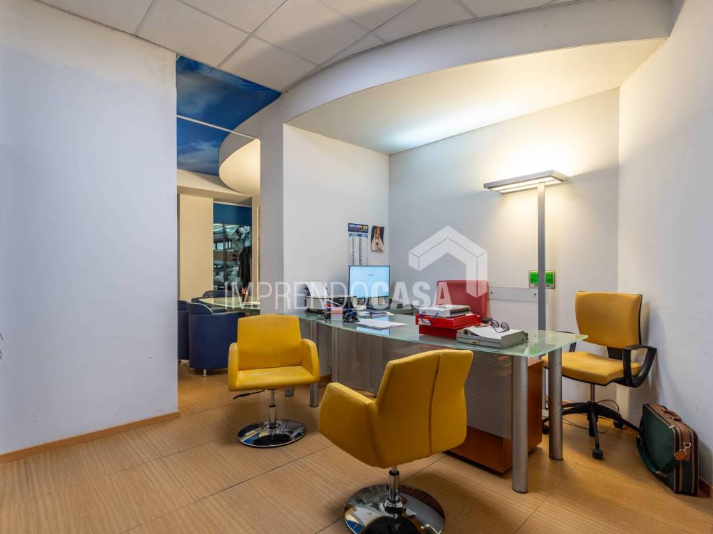 locale commerciale in vendita a Palermo in zona Calatafimi / Cuba