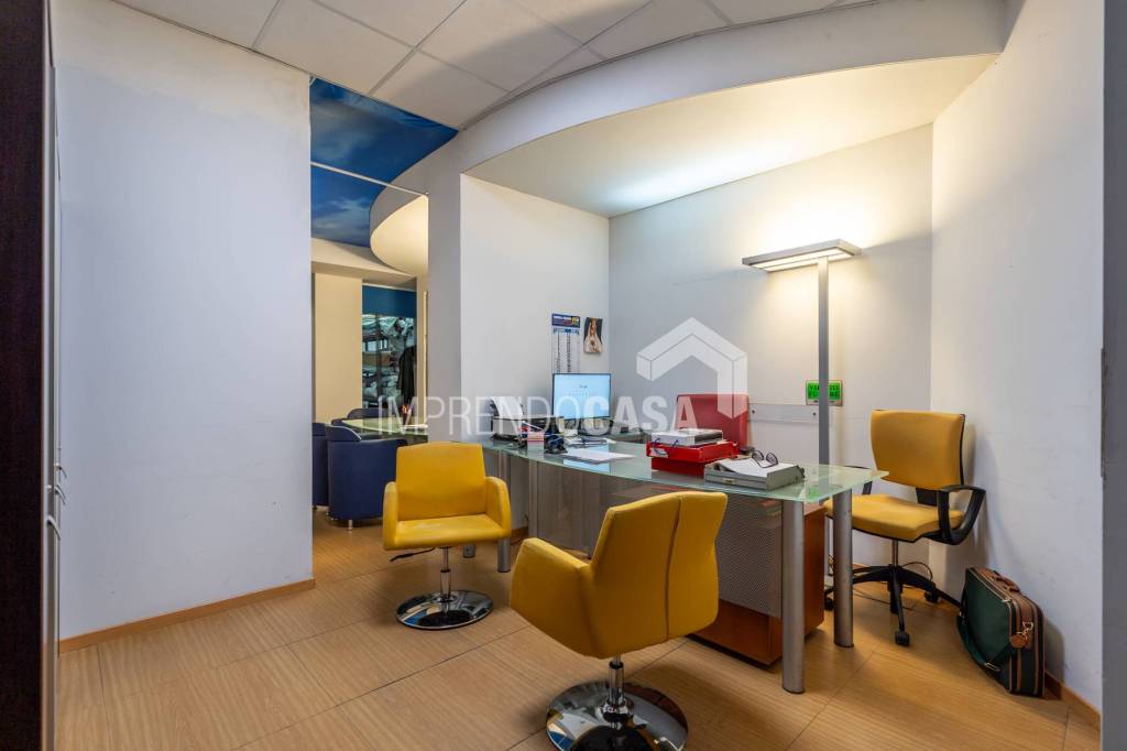 locale commerciale in vendita a Palermo in zona Calatafimi / Cuba