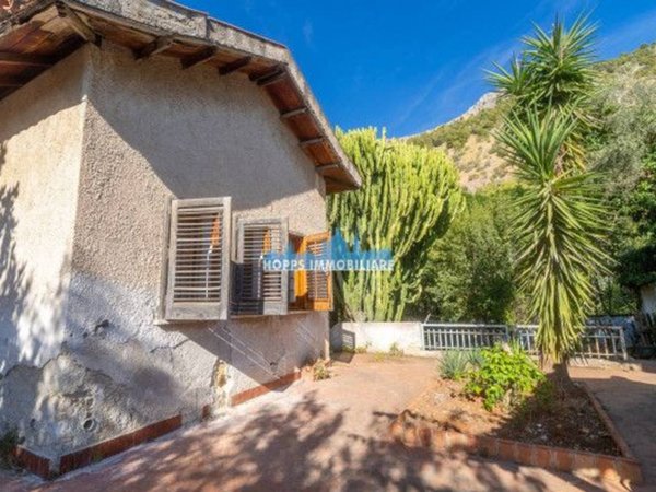 casa indipendente in vendita a Palermo in zona Mondello