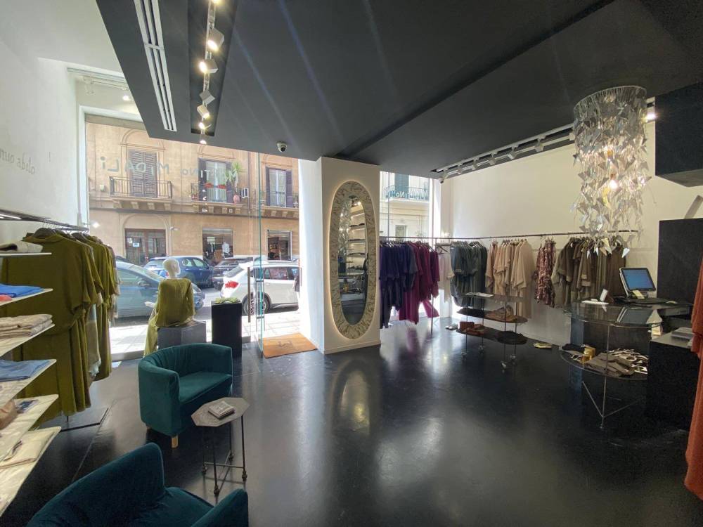 locale commerciale in vendita a Palermo in zona Libertà