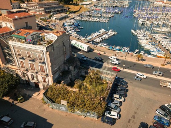 intera palazzina in vendita a Palermo in zona Centro storico
